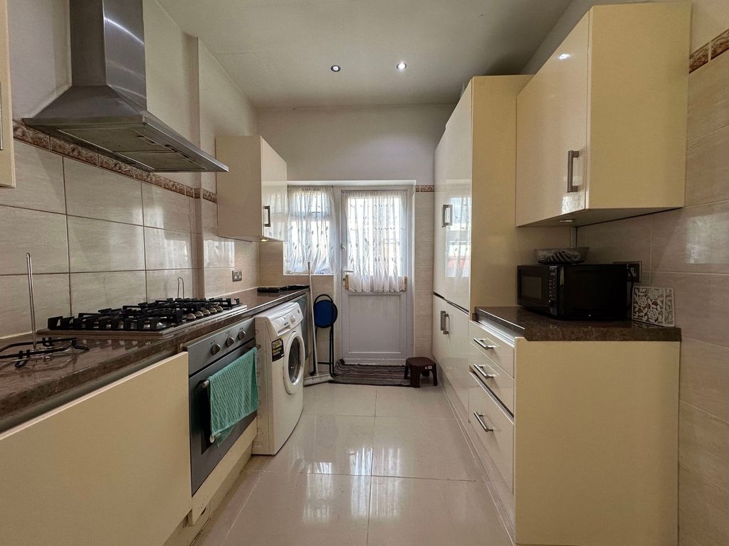Property photo 1 of 19 Kitchen
