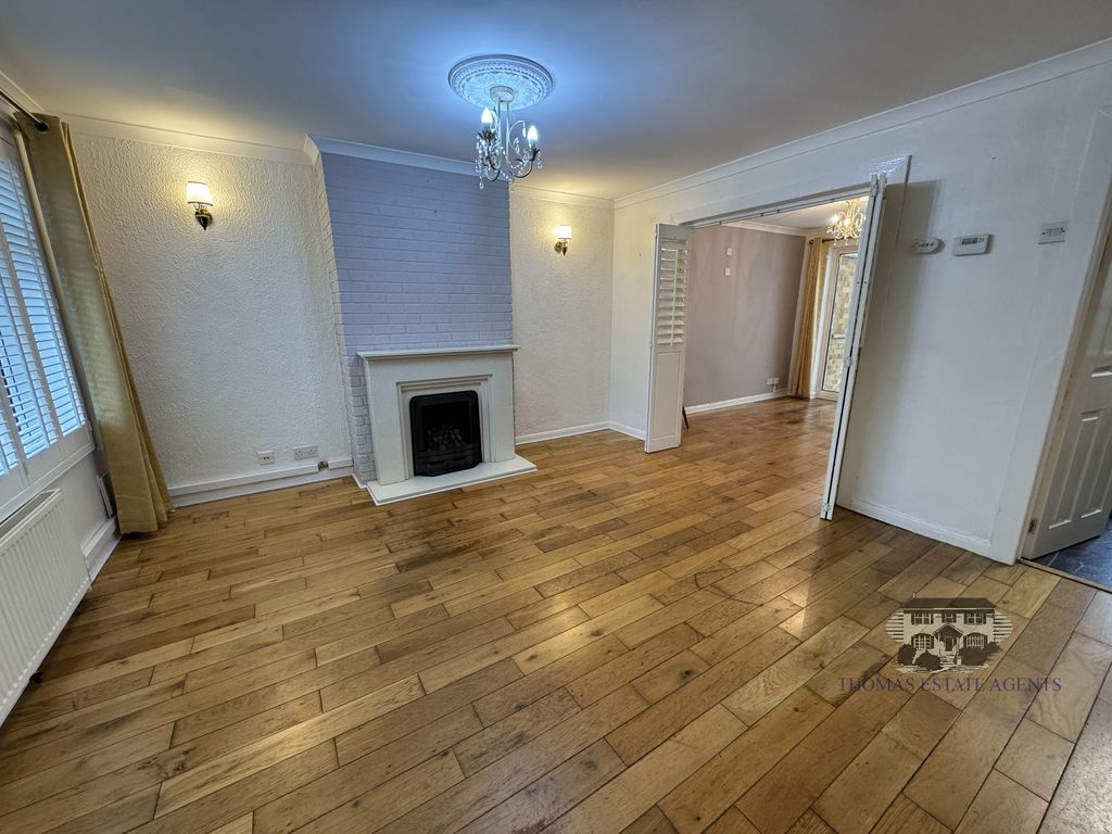 Property photo 2 of 14 Lounge