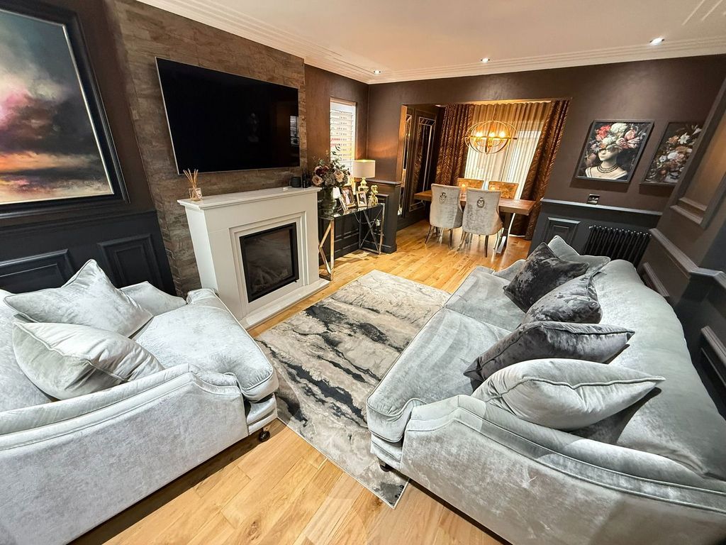 Property photo 2 of 25