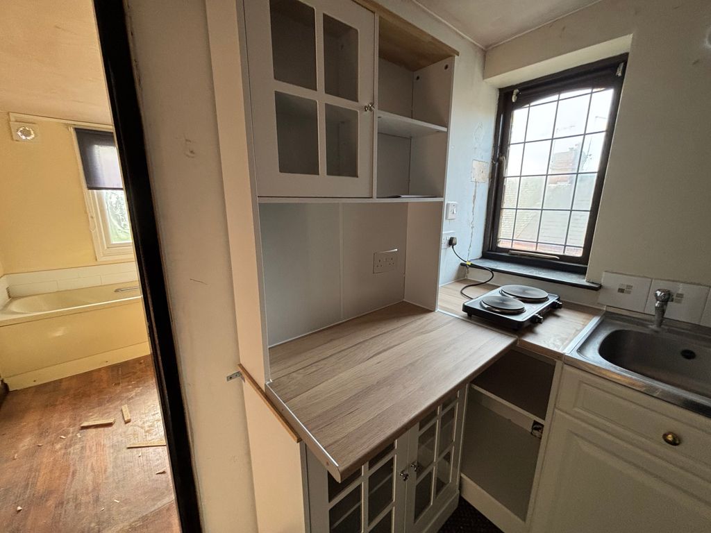 Property photo 2 of 10 New Fitments