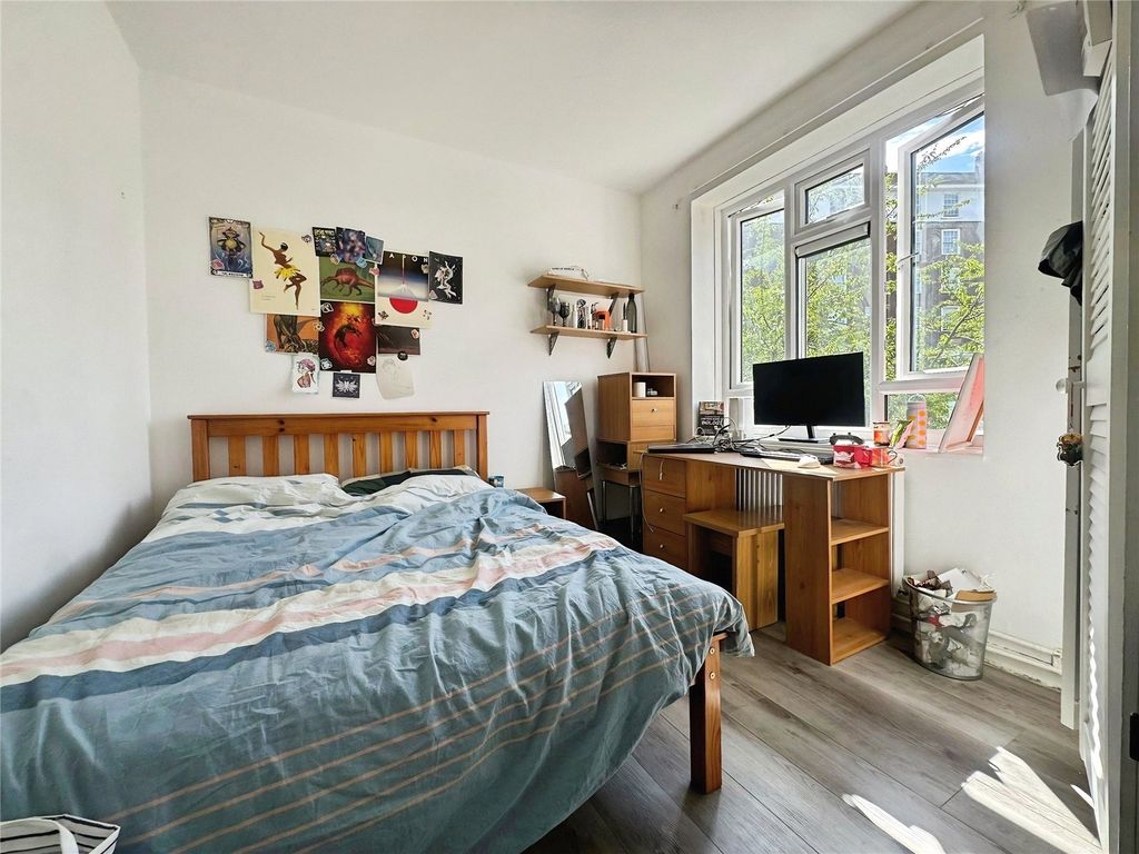 Property photo 1 of 6 Bedroom
