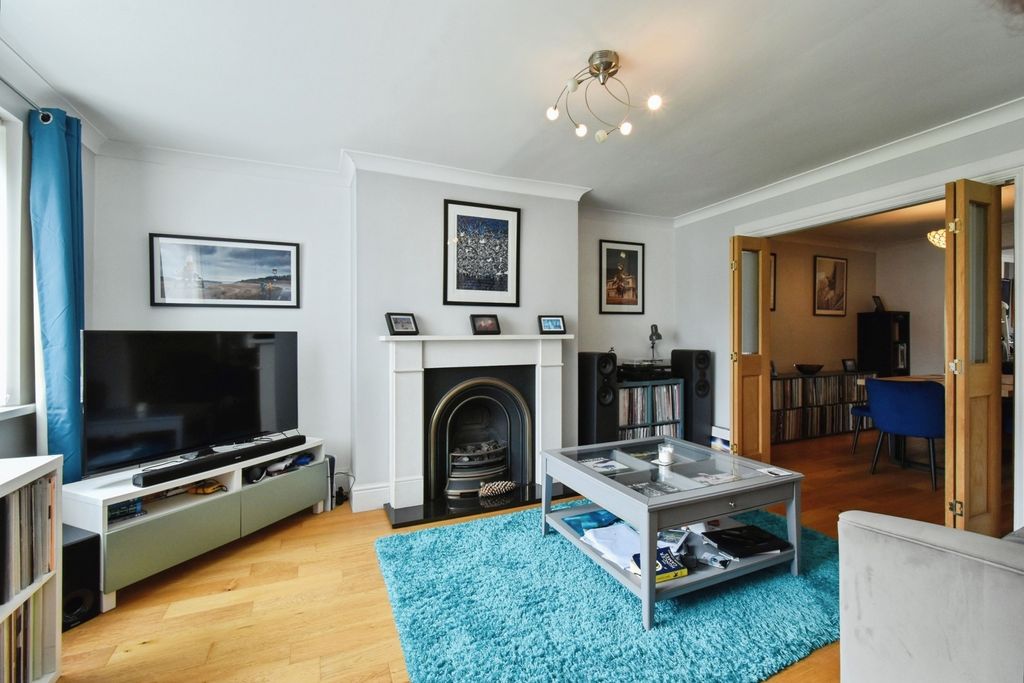 Property photo 2 of 17 Photo