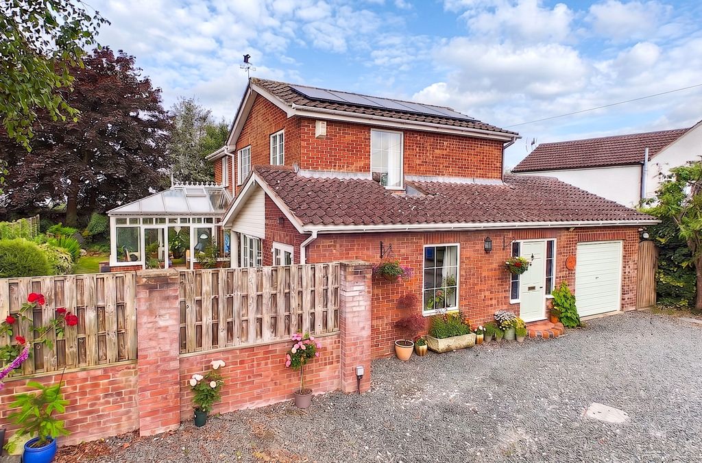 Property photo 1 of 17 Wold View - Front New1