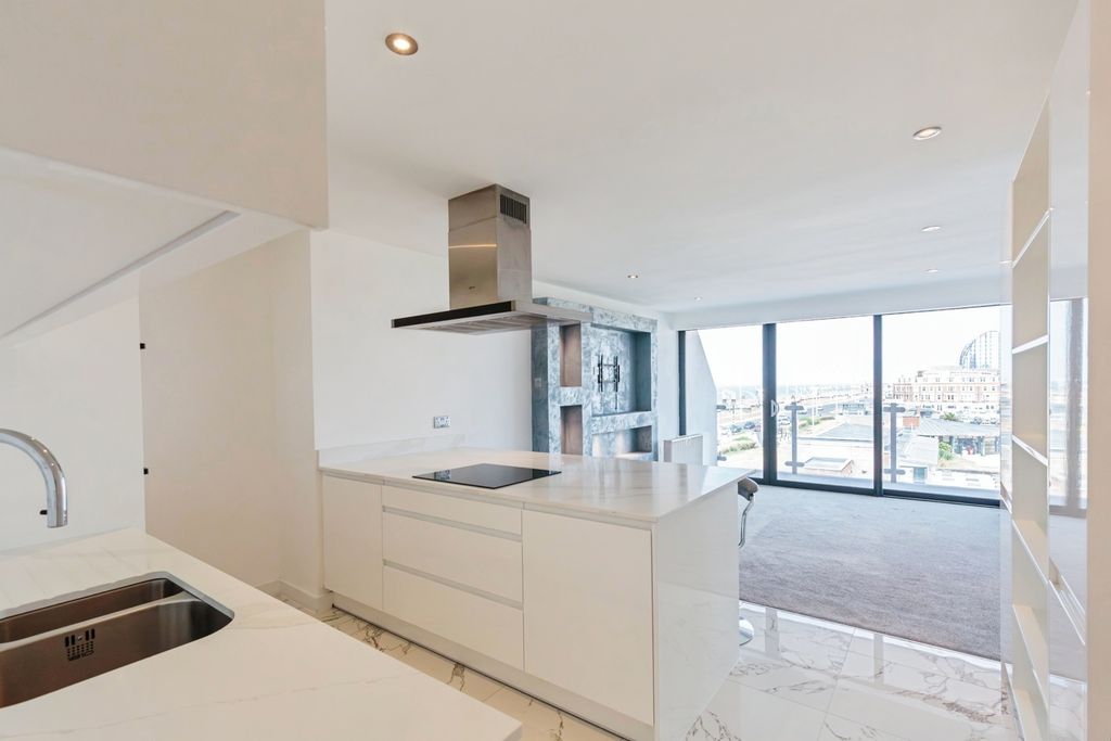 Property photo 3 of 22 Pbox-Img.Jpg