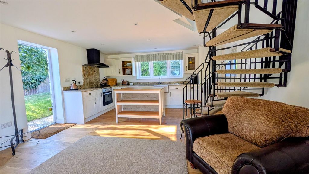 Property photo 3 of 15 Open Plan