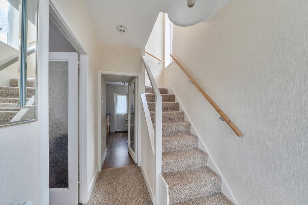Property photo 2 of 20 1469712-12-6A1Eba...
