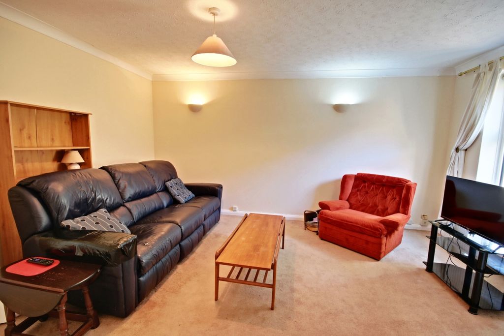 Property photo 3 of 16 7 Thamesgate Close - Reception