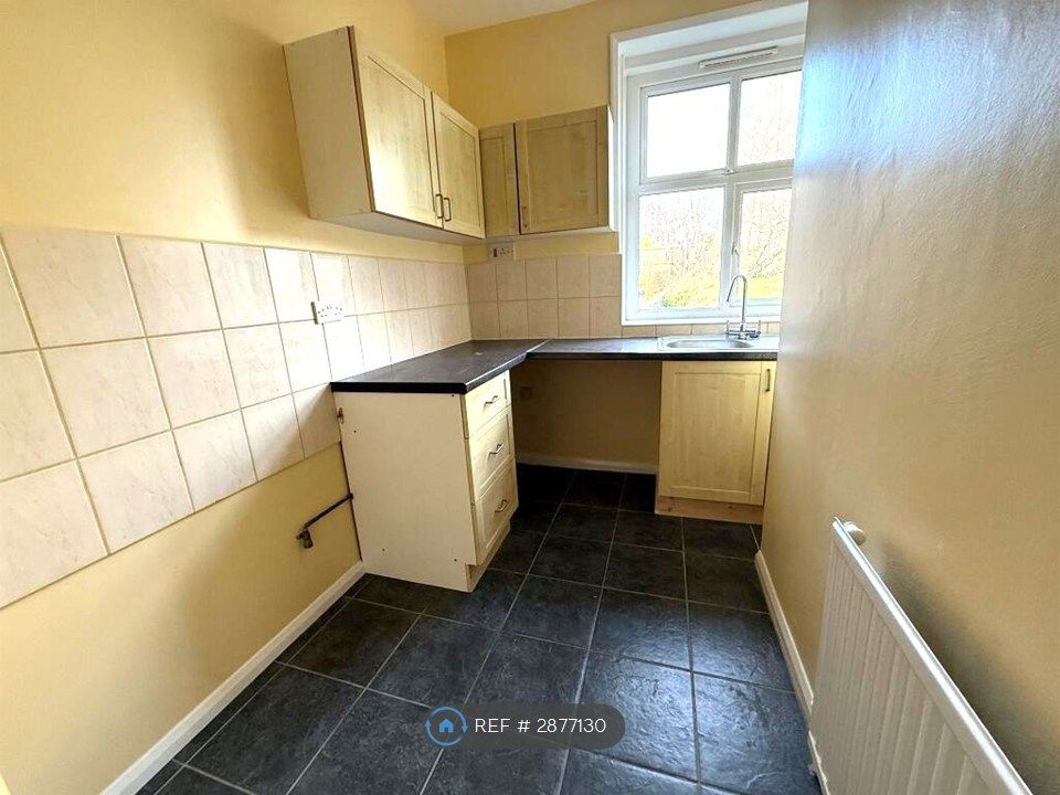 Property photo 3 of 16 Kitchen