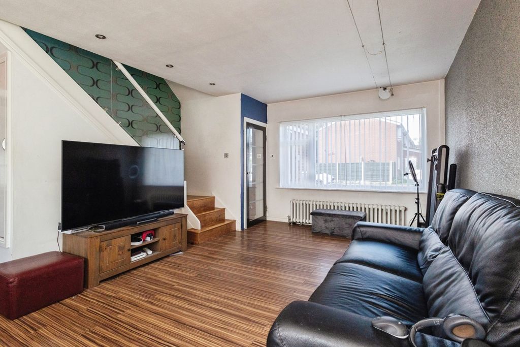 Property photo 3 of 18 Pbox-Img.Jpg