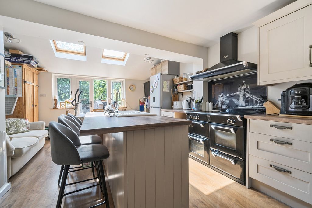 Property photo 2 of 22 1334816-16-6899Fd...