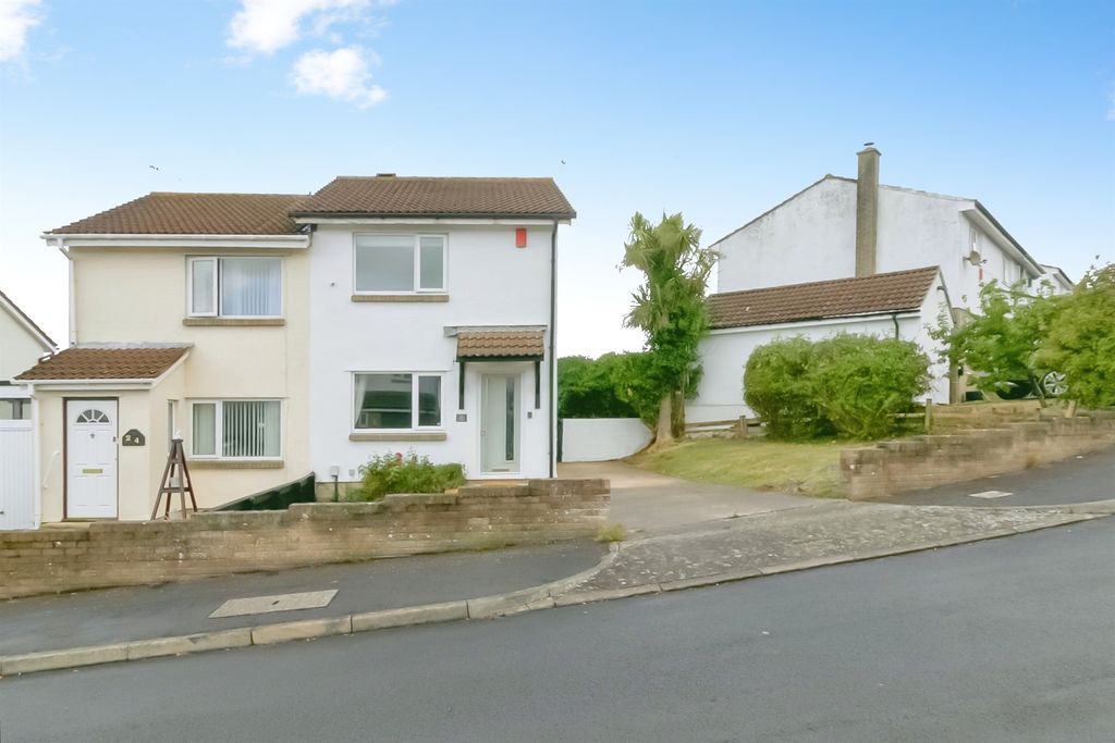 Property photo 2 of 18