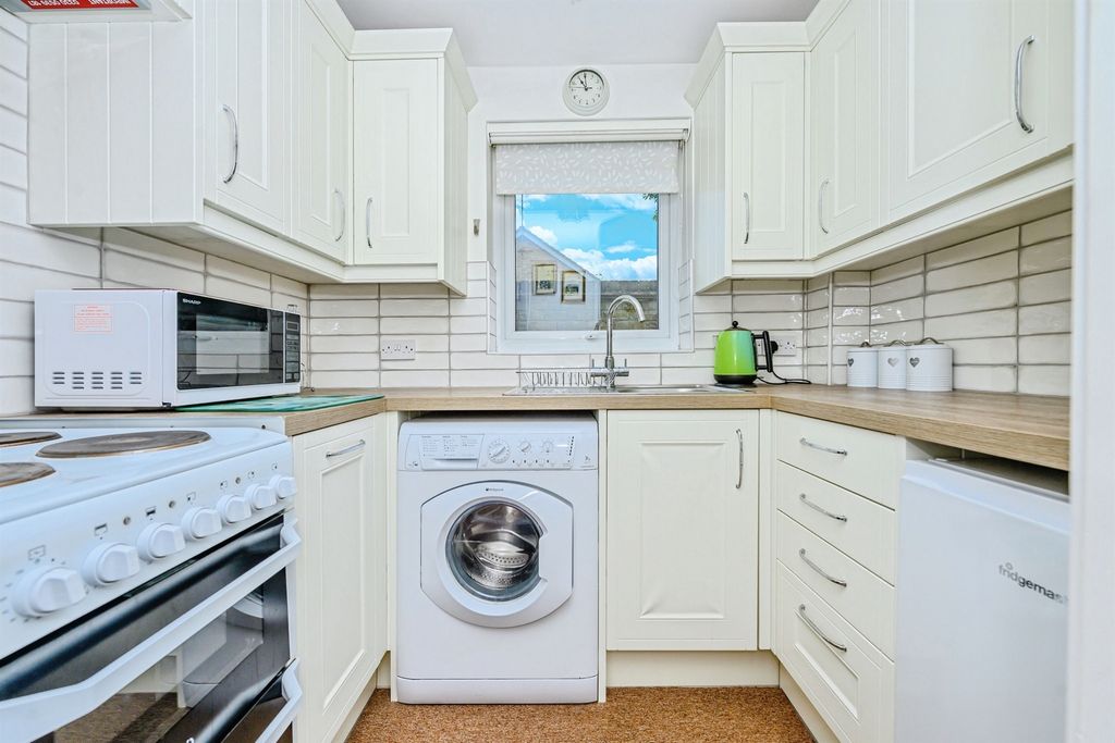 Property photo 2 of 12
