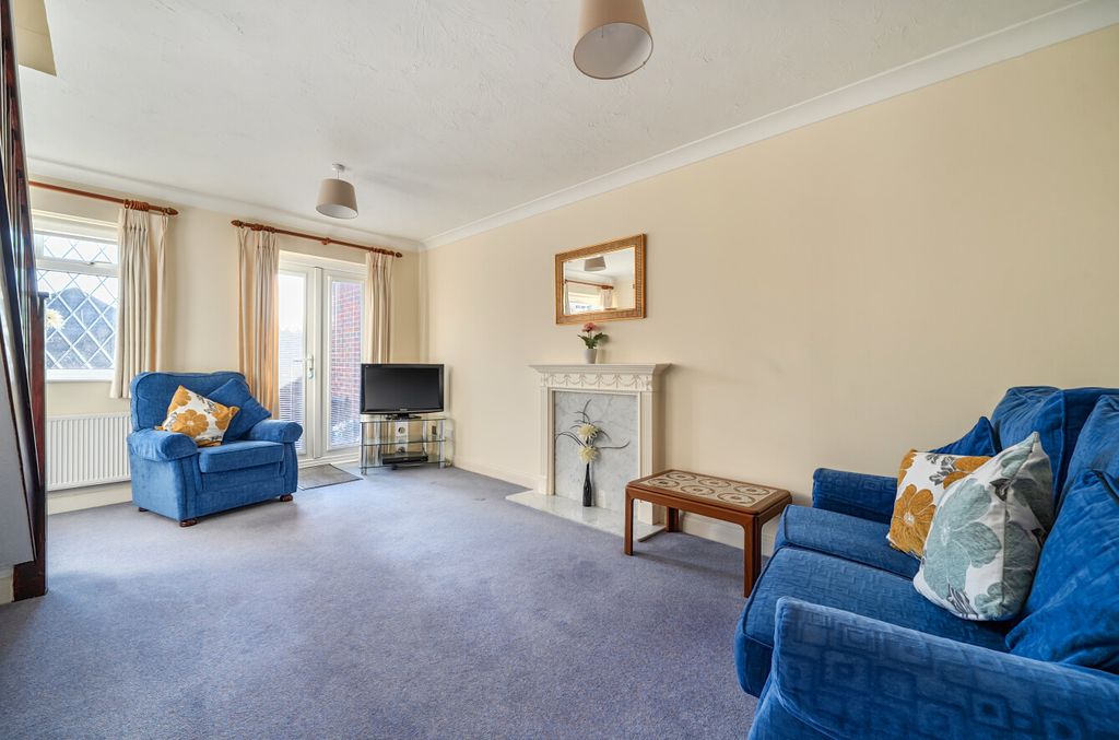 Property photo 2 of 18 1395681-19-695E36...