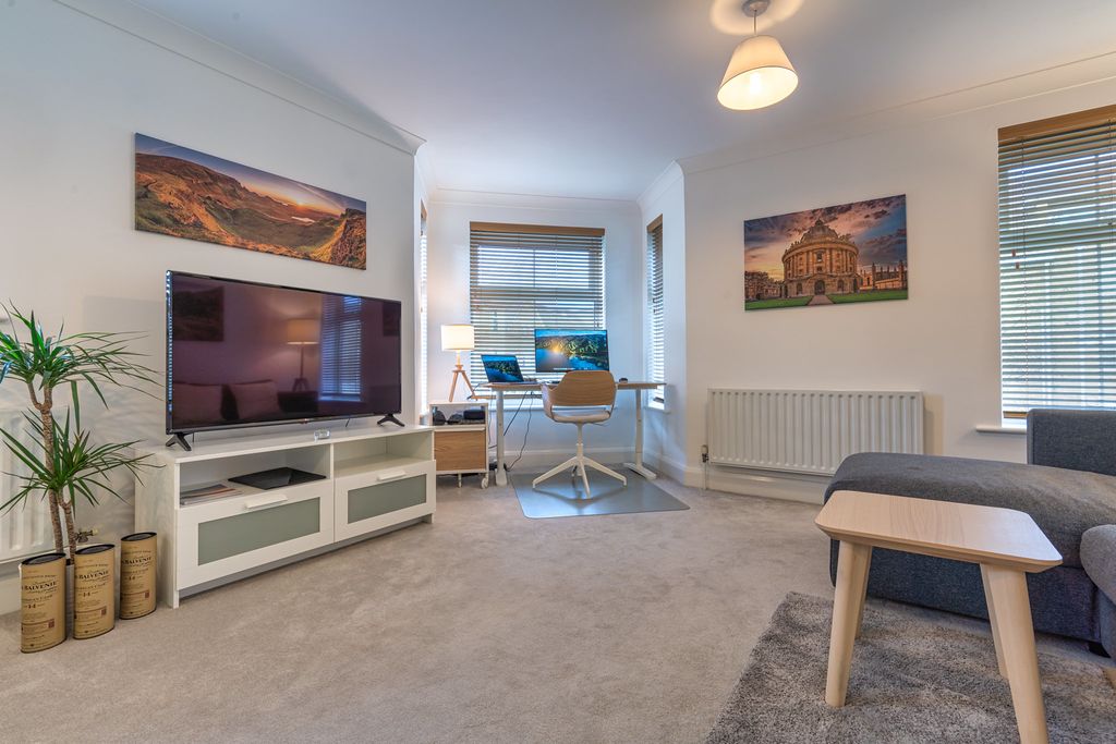 Property photo 1 of 12 Photo 01