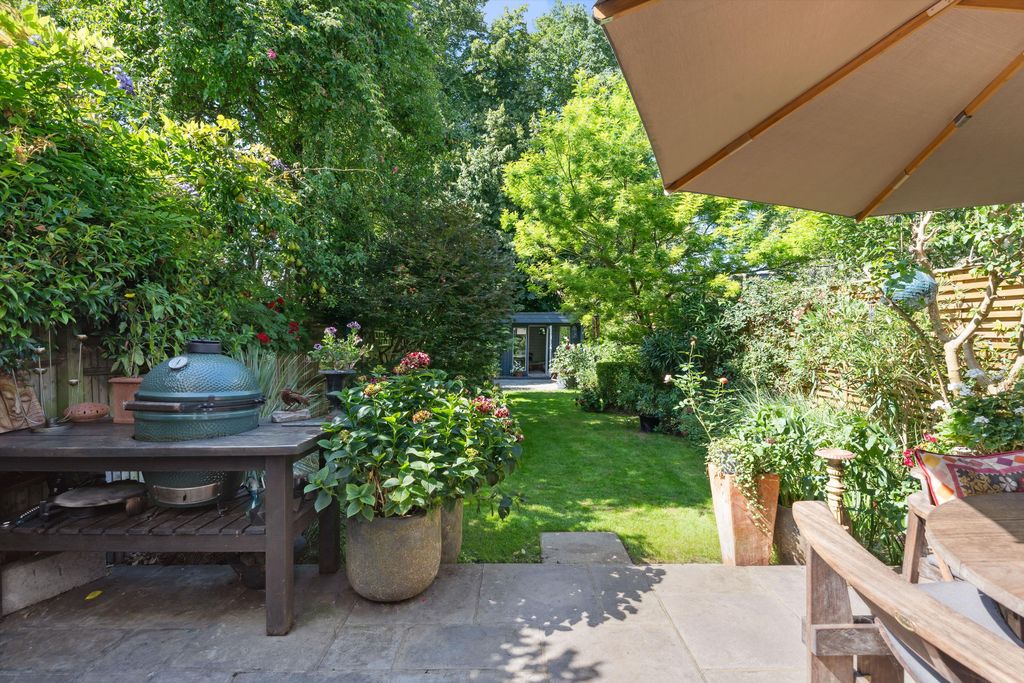 Property photo 2 of 19 Image