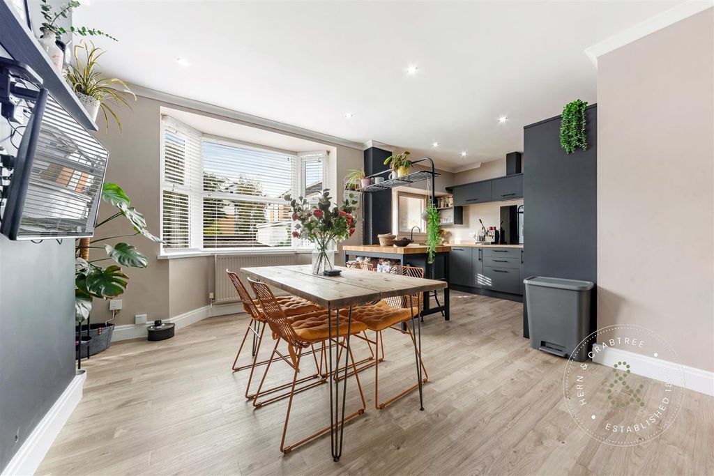 Property photo 2 of 43 Maindy-Road-19.Jpg