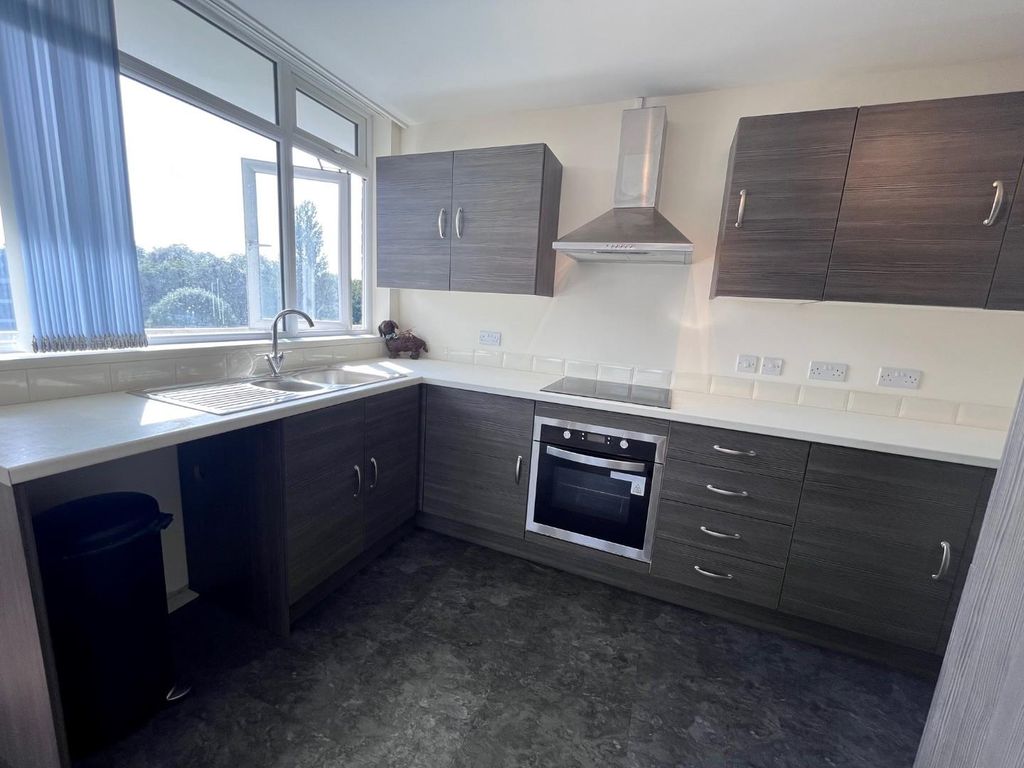 Property photo 2 of 10 Kitchen