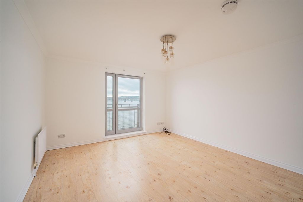 Property photo 3 of 15 30 Marine Parade Dundee-3.Jpg