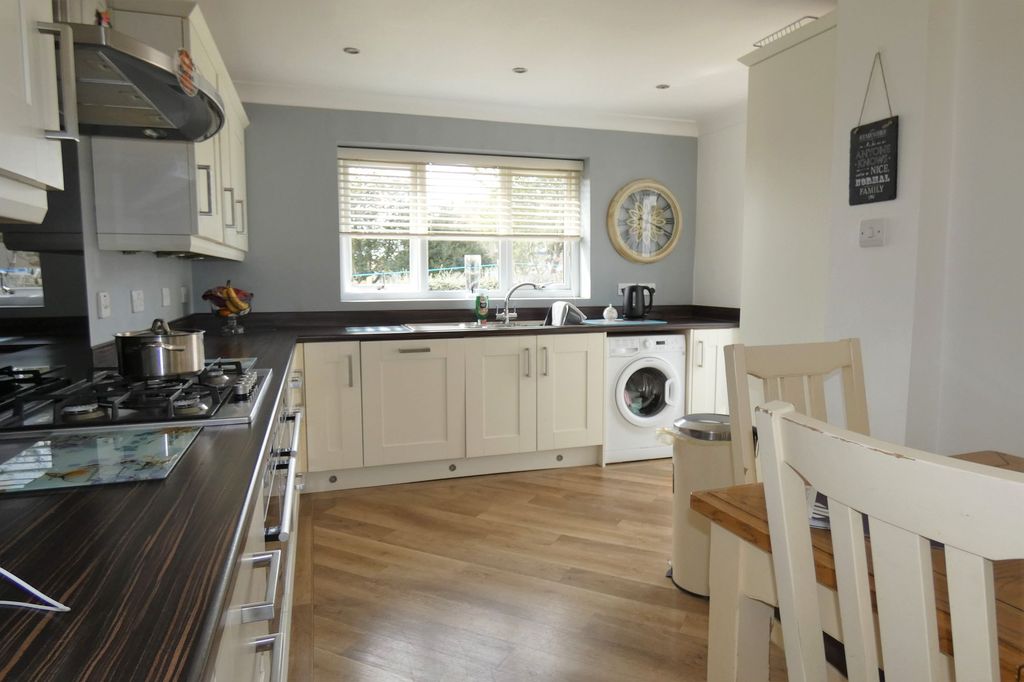 Property photo 3 of 27