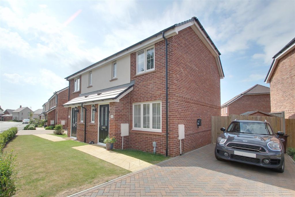Property photo 1 of 15 External
