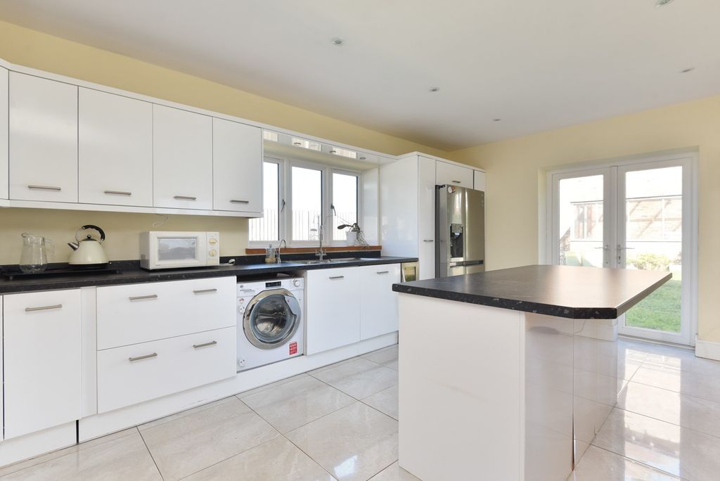 Property photo 2 of 22 5531414