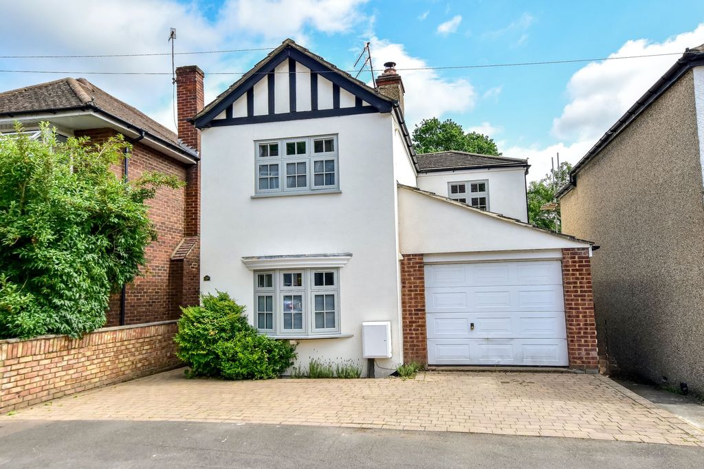 Property photo 1 of 32