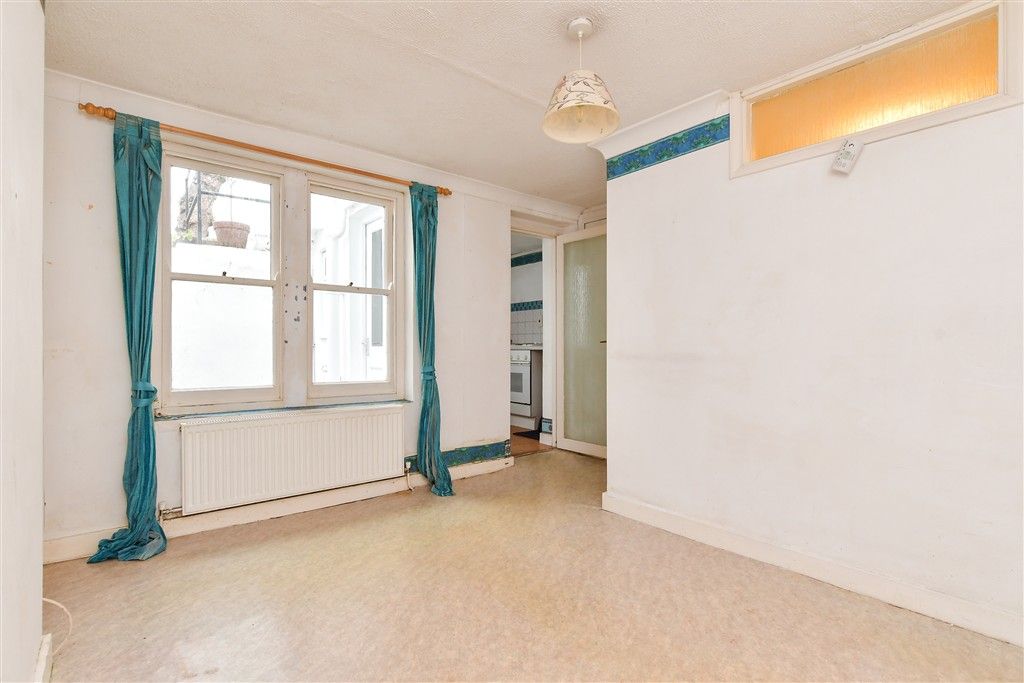 Property photo 2 of 9 Lounge