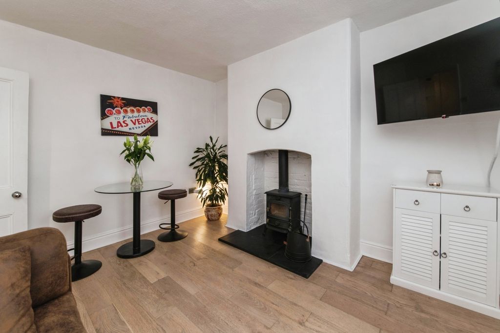 Property photo 3 of 10 Pbox-Img.Jpg