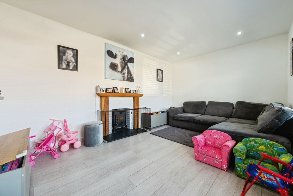 Property photo 2 of 14 Pbox-Img.Jpg