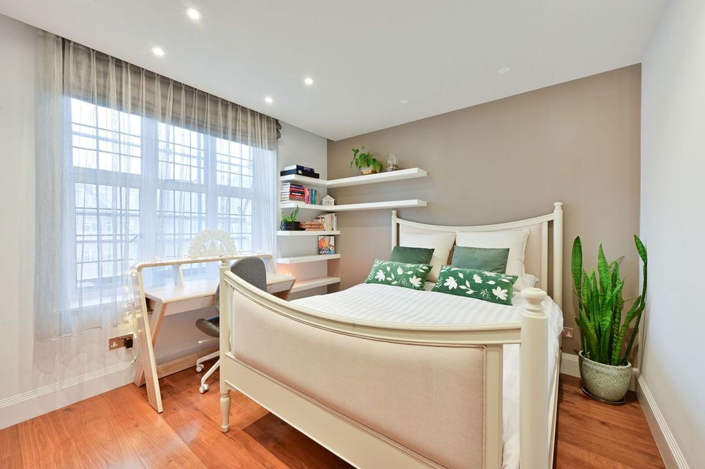 Property photo 2 of 33