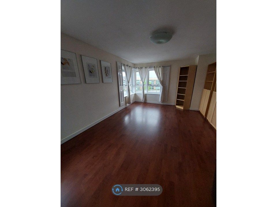Property photo 2 of 8 Lounge