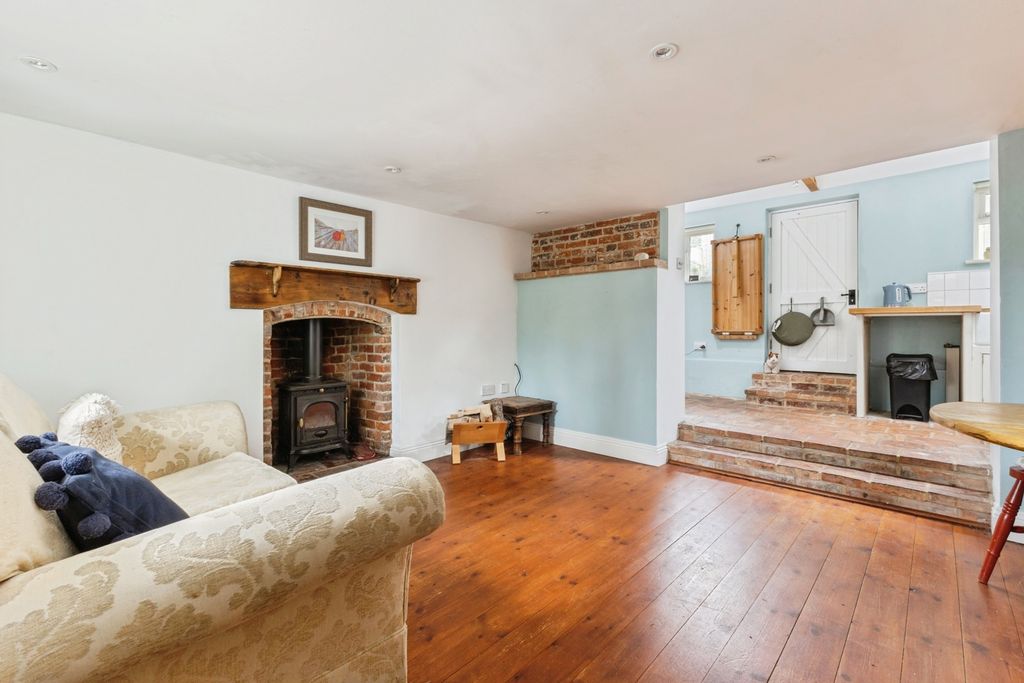 Property photo 3 of 11 Lounge