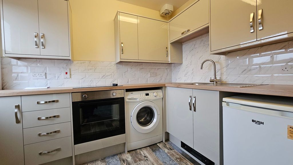 Property photo 2 of 7 Photo 5