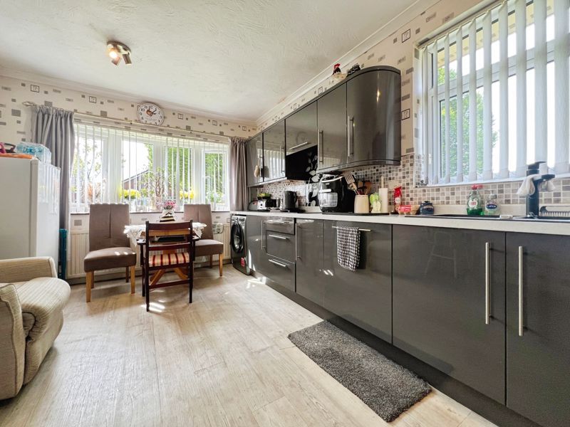 Property photo 3 of 18 Kitchen