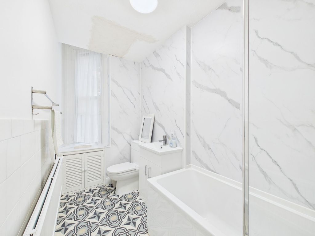 Property photo 1 of 4 Bathroom