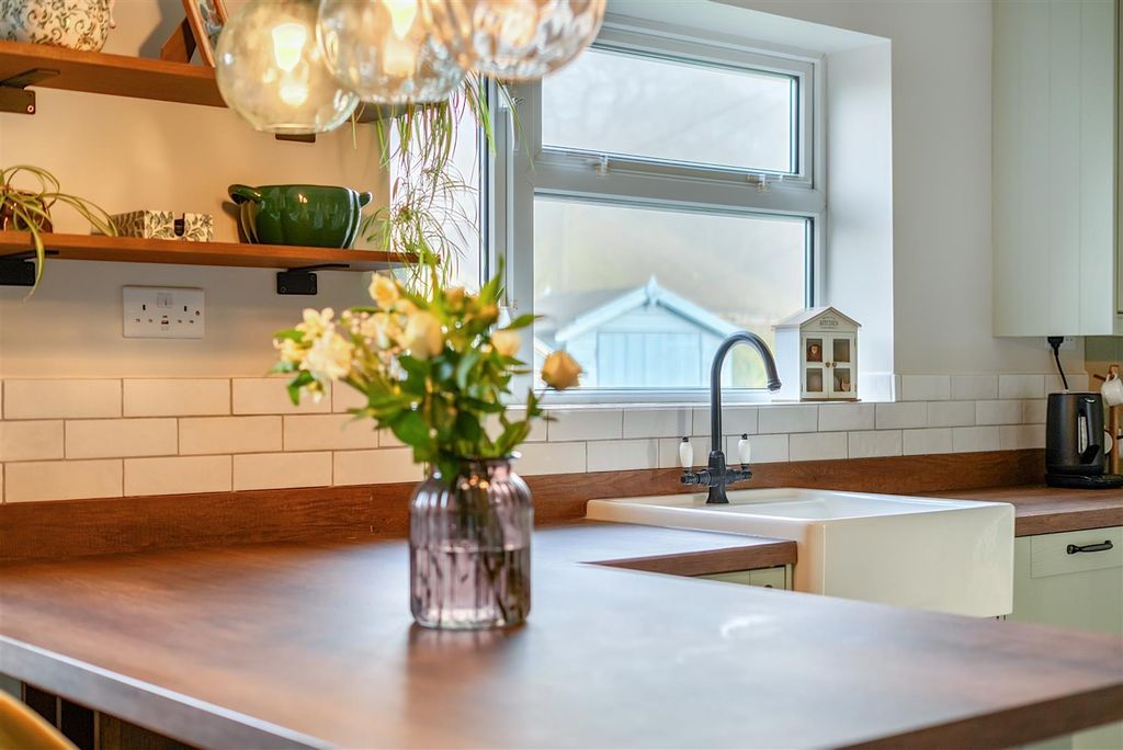 Property photo 3 of 32 1399883-15-69679d546A197.Jpg