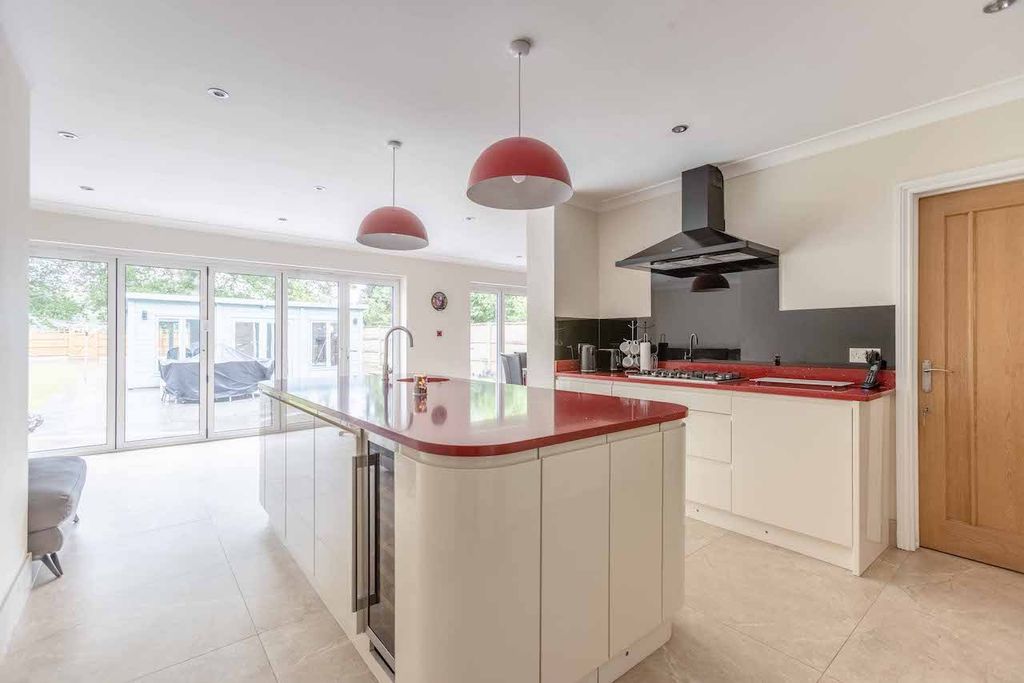 Property photo 2 of 20