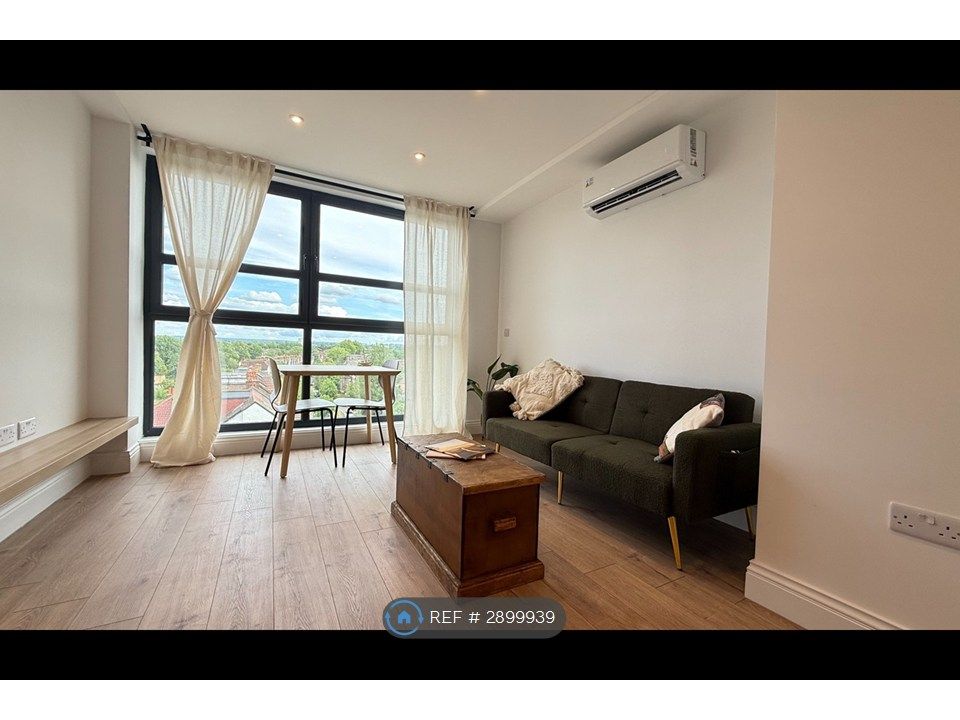 Property photo 1 of 11 Living Room