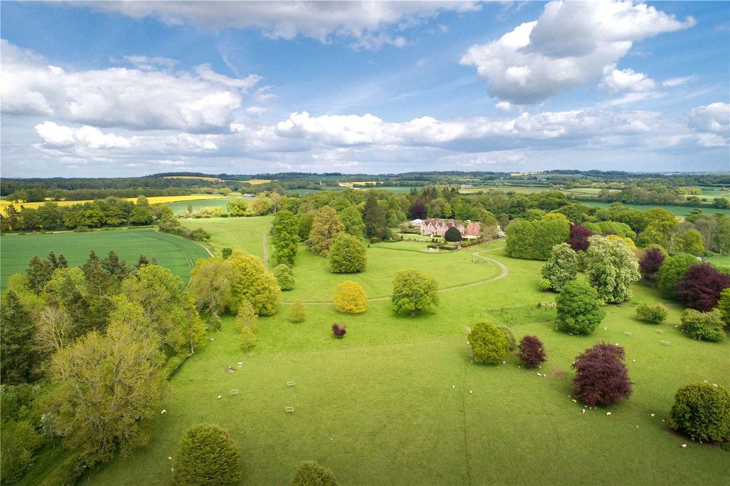Property photo 2 of 24 Woodcote Manor