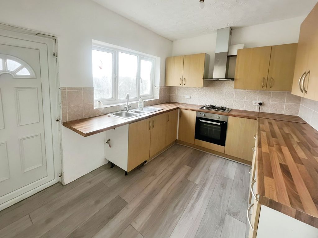 Property photo 1 of 11 Kitchen