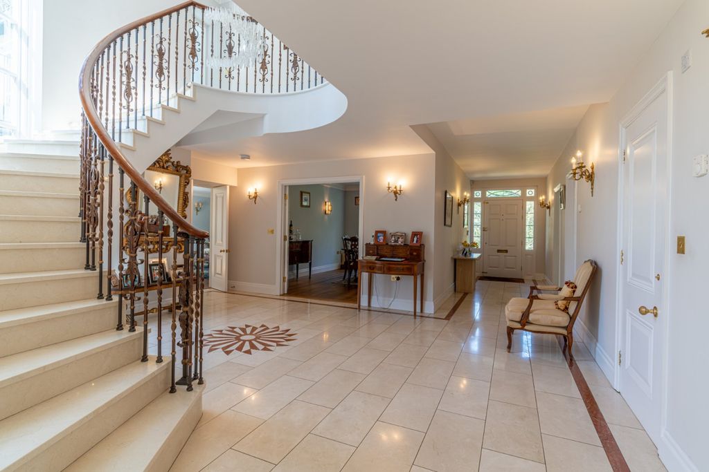 Property photo 2 of 26 Cantilevered Stairs