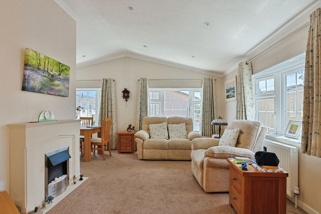 Property photo 3 of 20 Pbox-Img.Jpg
