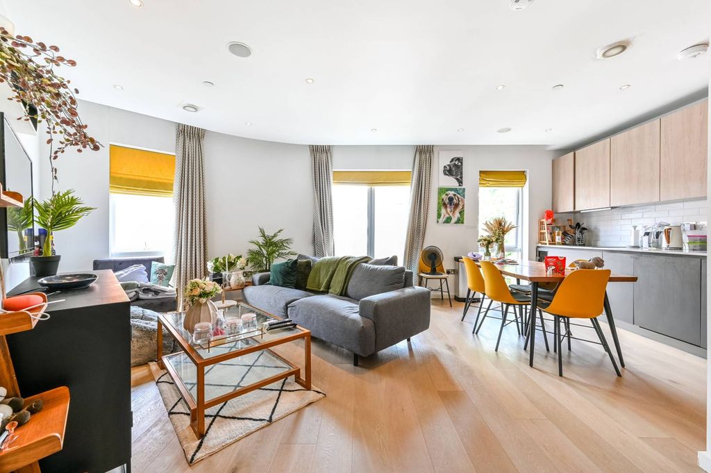 Property photo 2 of 10