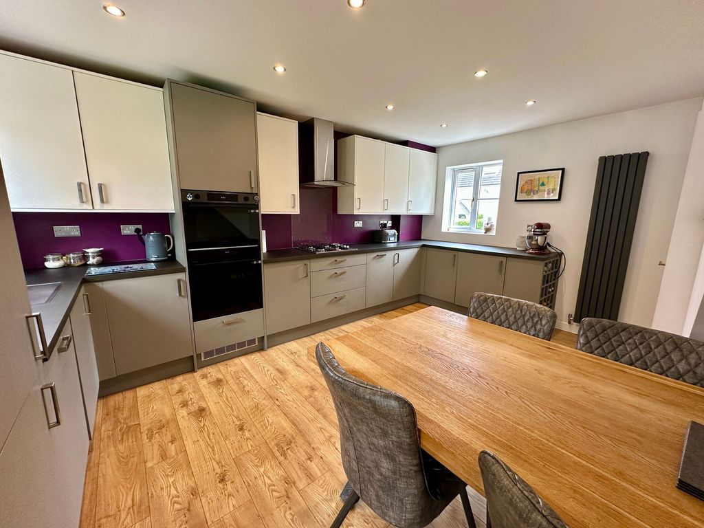 Property photo 2 of 15 Kitchen