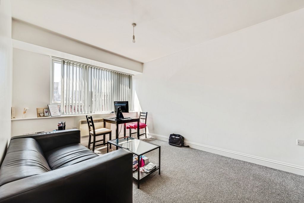Property photo 3 of 7 Pbox-Img.Jpg