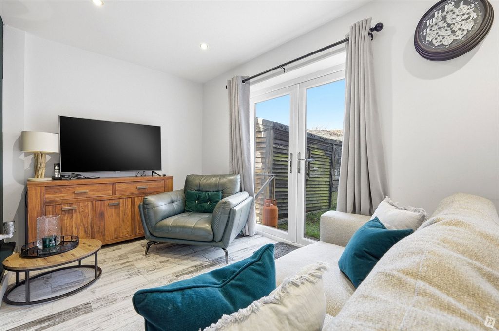 Property photo 3 of 15 Lounge