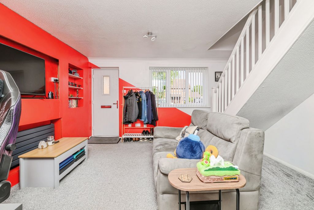 Property photo 3 of 11