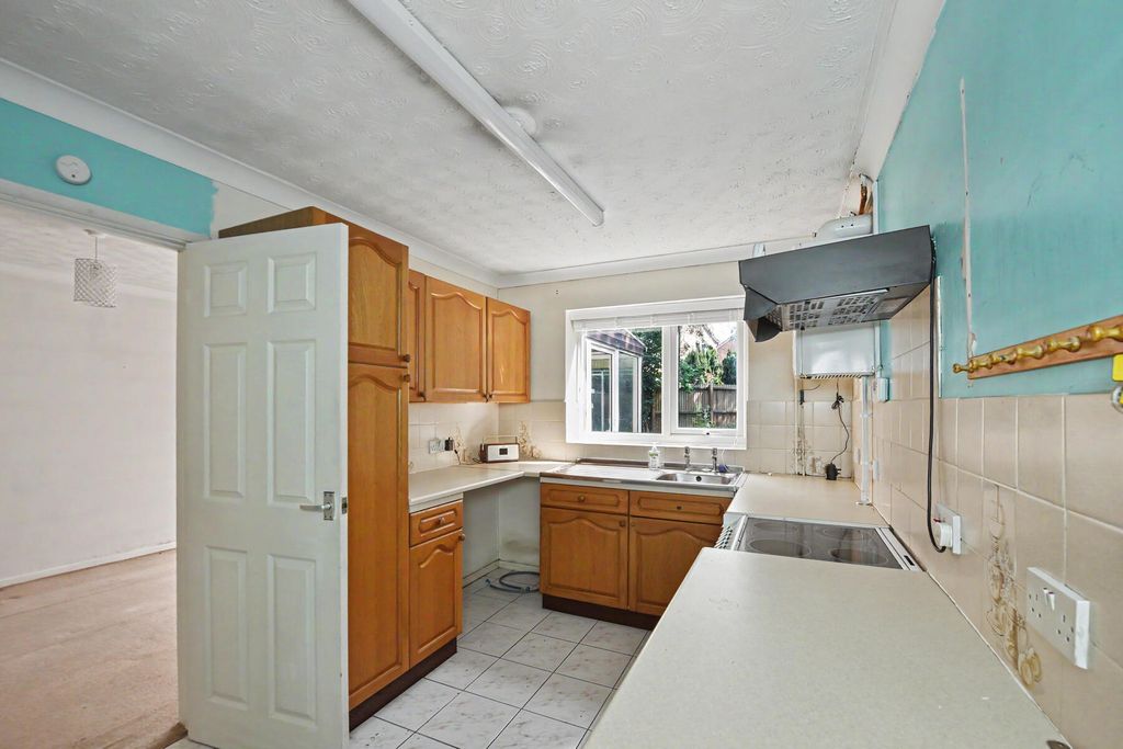 Property photo 3 of 12 Serbert Road - Kitchen