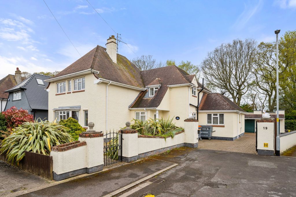 Property photo 1 of 47