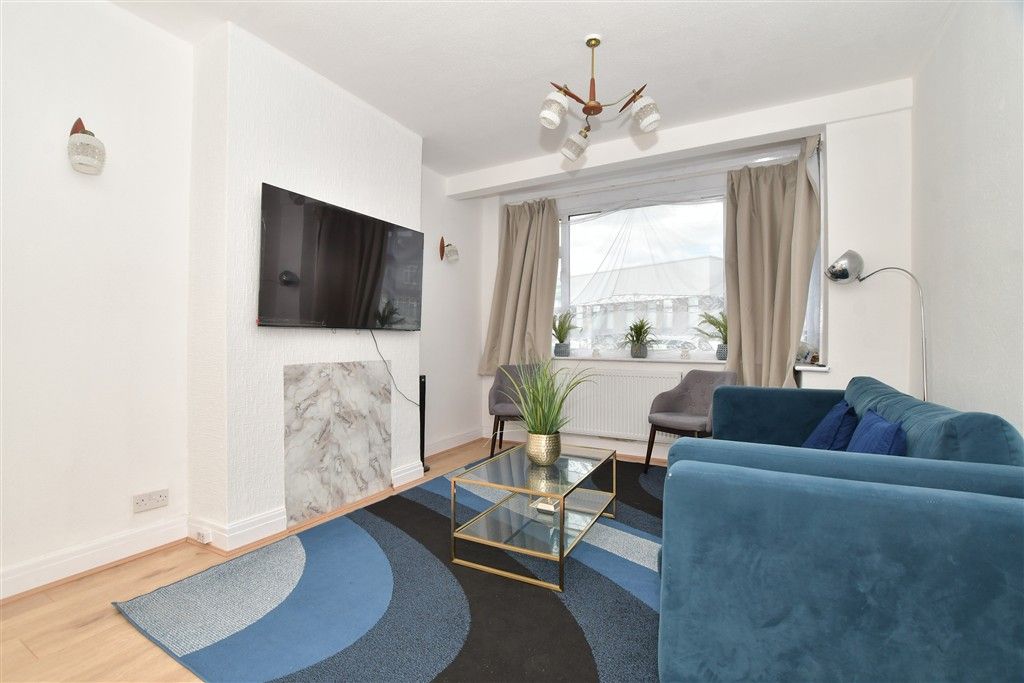 Property photo 3 of 13 Lounge